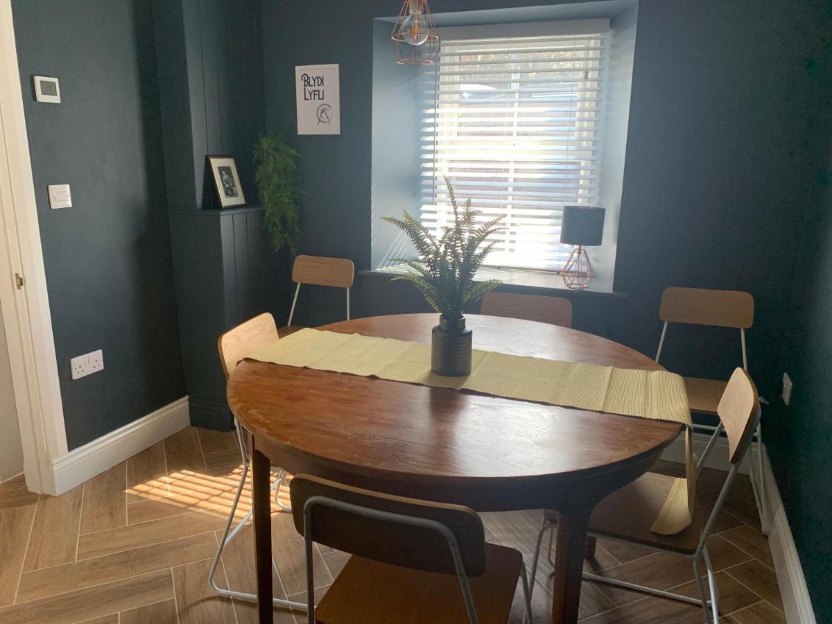Min-Y-Fford Sleeps 6 Plus Pet Newport  Exterior photo